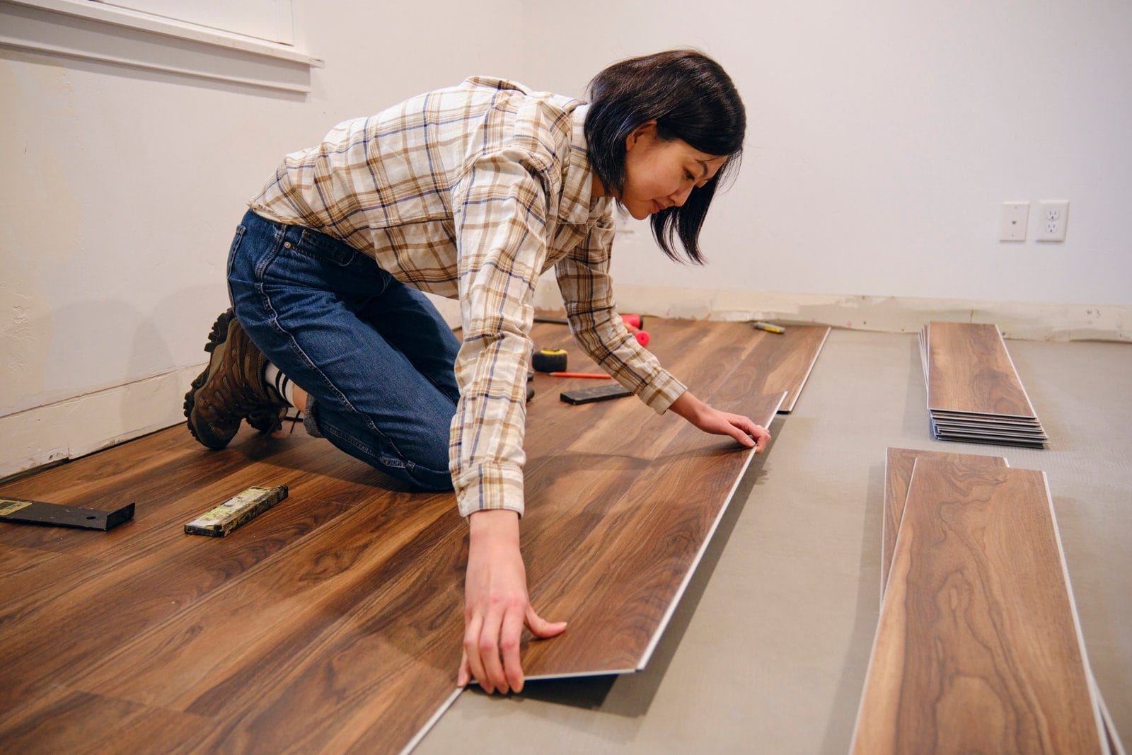 Best Living Room Flooring for Ease of Installation: Luxury Vinyl Planks